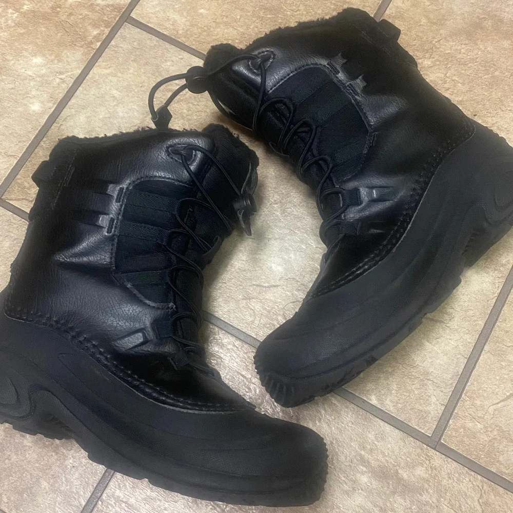 Columbia Size 7 Black Lined Winter Boots